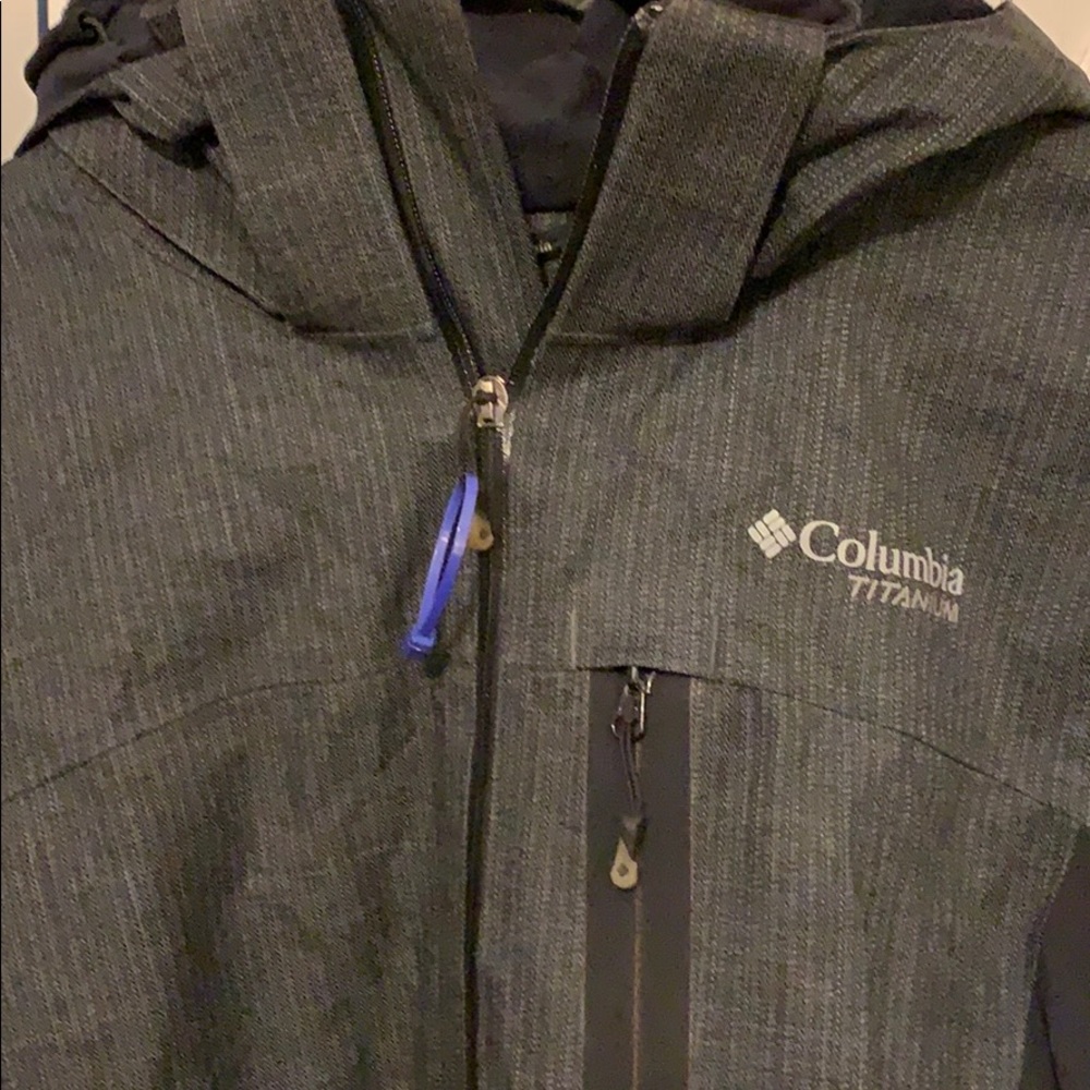 Gray & black Columbia Sportswear Company